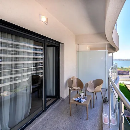 Black Pearl Loft Mamaia